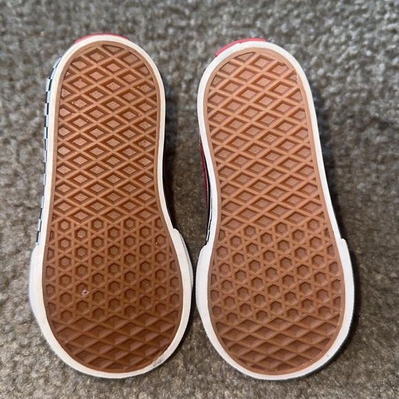 Vans Black and Red Sneakers Iconic Low-Top Design - Picture 7 of 7